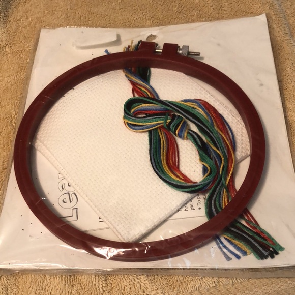 Dimensions Counted Cross-Stitch 72315 CHEEP RENT HOME TWEET HOME 6" Round - Picture 4 of 4